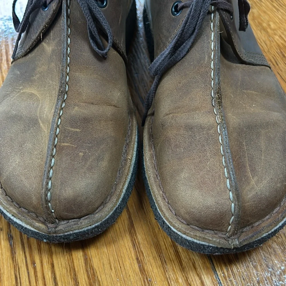 Clarks Originals Desert Trek Beeswax Leather chukka boots. Crepe soles. Size 8.
